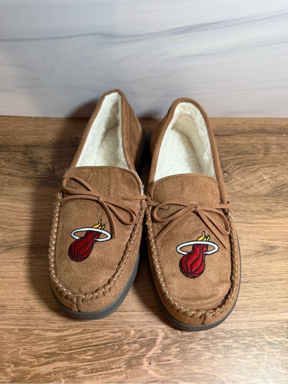 Miami Heat Slippers Mens M 9-10
